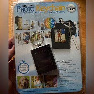 Rand new digital photo keychain